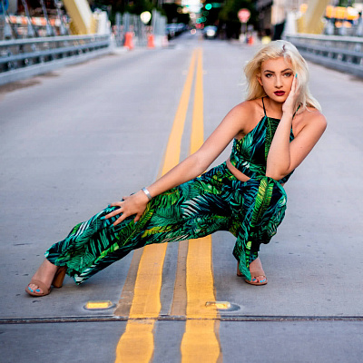 Crop Top and Pants with Leaves Pattern